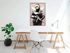 Banksy: Flying Copper -Woonmeubelwinkel MNL POSTERprp0984s br MP 12