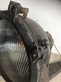 ONE OF A KIND: Industriële XXL Vloerlamp -Woonmeubelwinkel d9cc530728a2e7de5099eeaf736a9ae7e116d18fcb666919823f8c74a33d1142