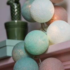 Indoor Cotton Ball Lichtslinger -Woonmeubelwinkel e01d0b2ce381ca3d21f1da325f6a630e7e8859685ca2d2ad497163ac6c3826a5