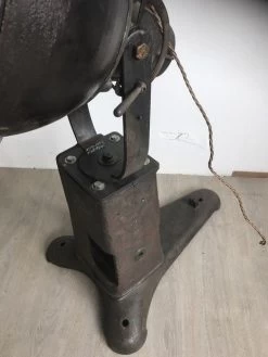 ONE OF A KIND: Industriële XXL Vloerlamp -Woonmeubelwinkel fa44c361988838a5729a8bfc95b4548ffe466a7800c99ec00d57b94815670a71